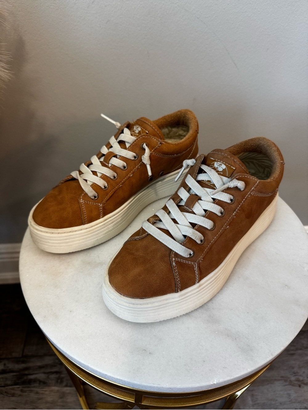 Roxy Women's Suede Platform Sneakers - Chestnut Brown with White Soles Sz 7.5